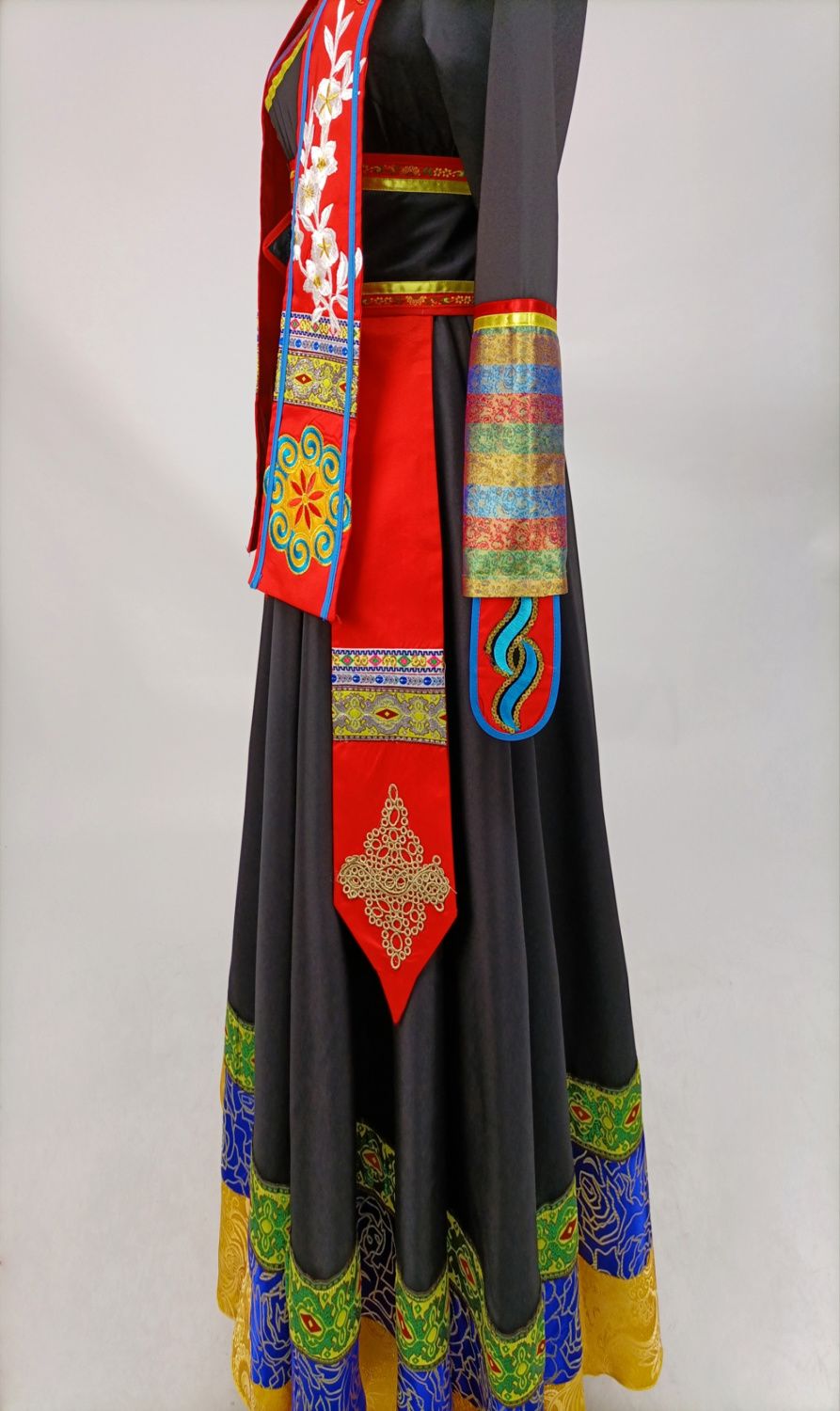 Black and Red Full-Length Folk Ensemble — photograph 3