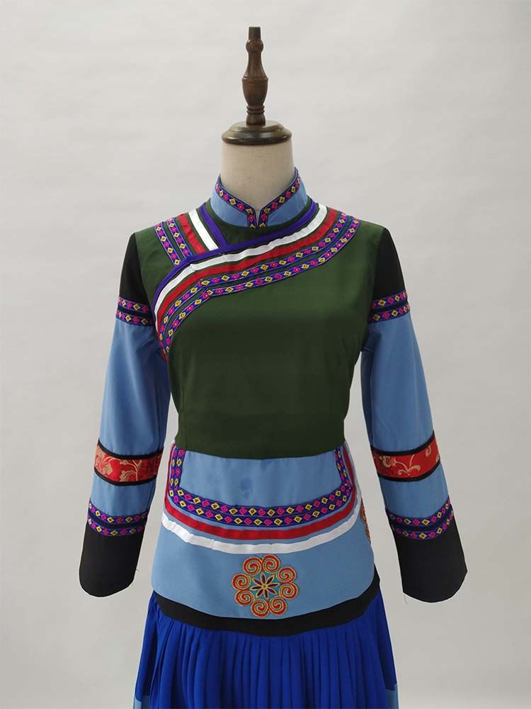 Color-Block Folk Dance Ensembles — photograph 8
