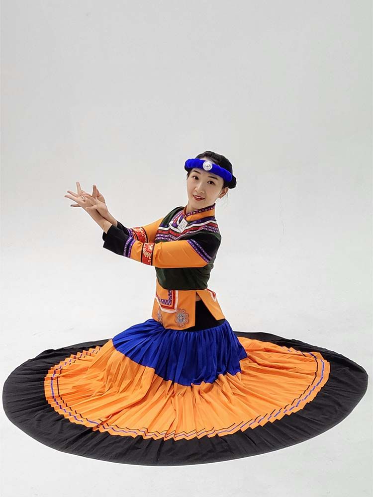 Color-Block Folk Dance Ensembles — photograph 3
