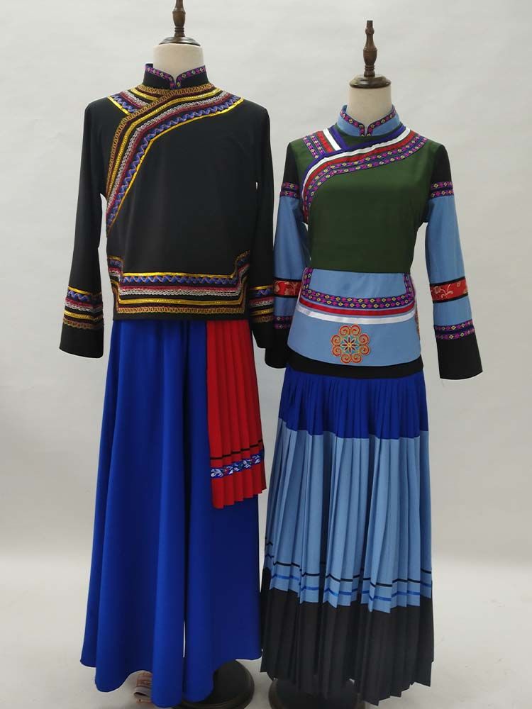 Color-Block Folk Dance Ensembles — photograph 4