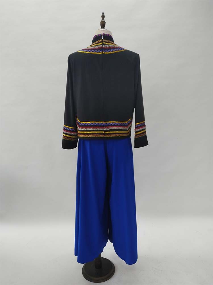 Color-Block Folk Dance Ensembles — photograph 7