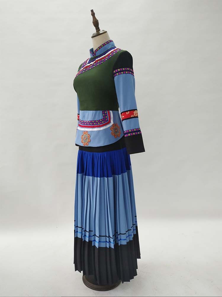 Color-Block Folk Dance Ensembles — photograph 5