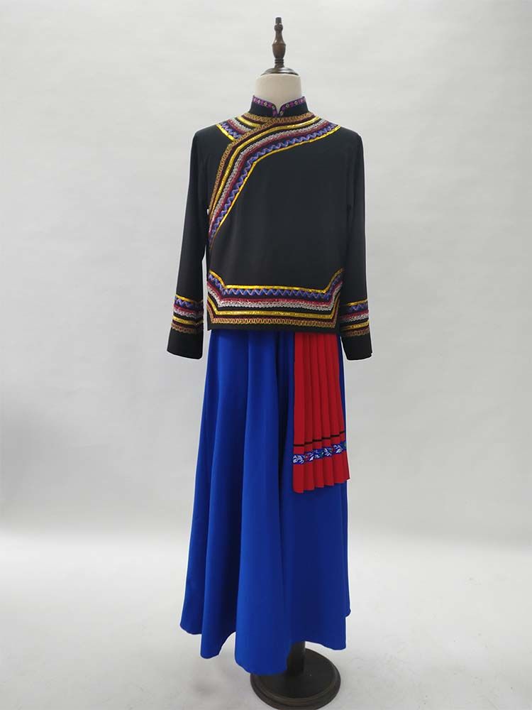 Color-Block Folk Dance Ensembles — photograph 6